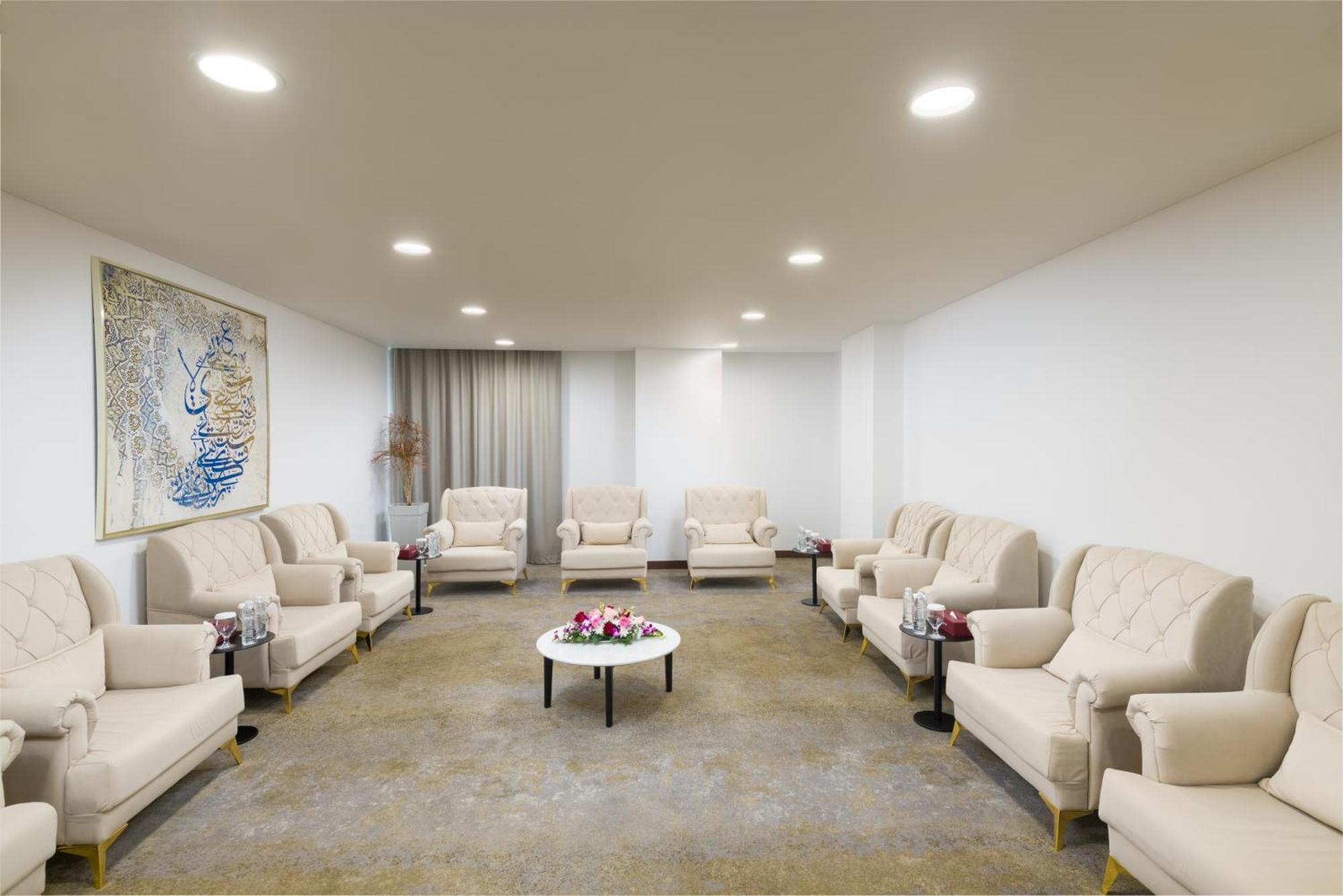 Intercityhotel فندق 4*
